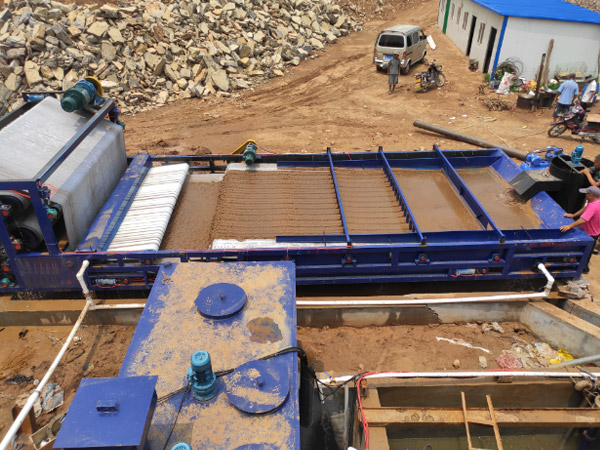 洗砂污泥真空带式压滤机特点